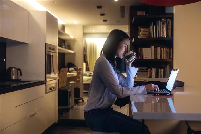  China's Ministry of Education is warning its students about studying in the United States in its first study abroad alert of the year. Students are advised to prepare accordingly given the potential difficulties in acquiring visas since the visa review period has been extended, the validity period has been shortened and the refusal rate has increased.