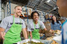 Are you a high school student looking for opportunities to help others around you and set yourself apart on college applications? With the holiday season in full swing, this is the perfect time to start your search for volunteering opportunities in your area. Along with strengthening ties to your community, serving as a volunteer demonstrates to colleges that you have given your time and energy to help those in need, and that you have applied the knowledge you’ve gained in your studies to real-world settings. Many college applications and scholarships have a minimum number of community service hours that their applicants must complete in order to be eligible. But just because it is a requirement, doesn’t mean it cannot also be a meaningful experience.